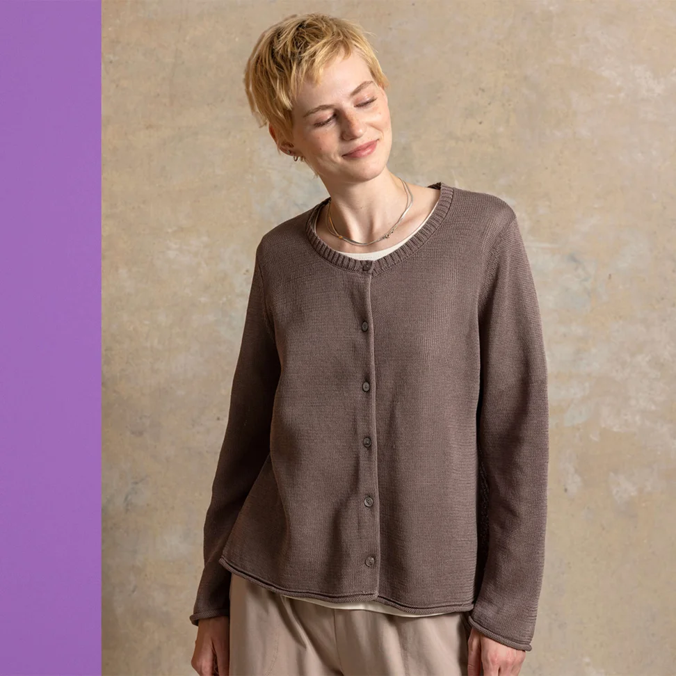 Strikkejakke i resirkulert bomull - lys potet