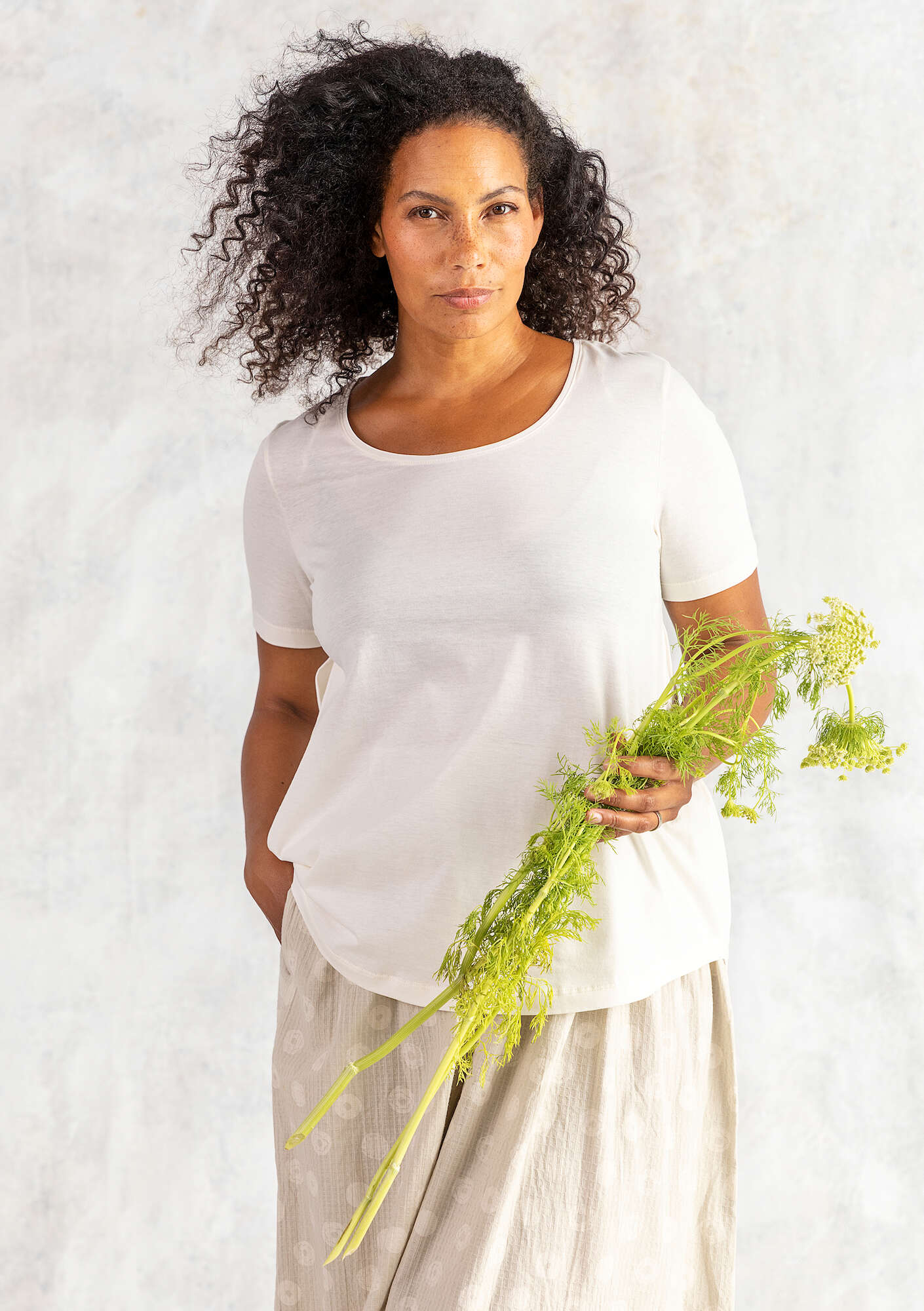 “Ines” short-sleeve jersey top in organic cotton semi-bleached