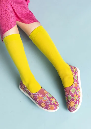 Gestreifte Kniestrümpfe aus recyceltem Polyamid - limettengrün