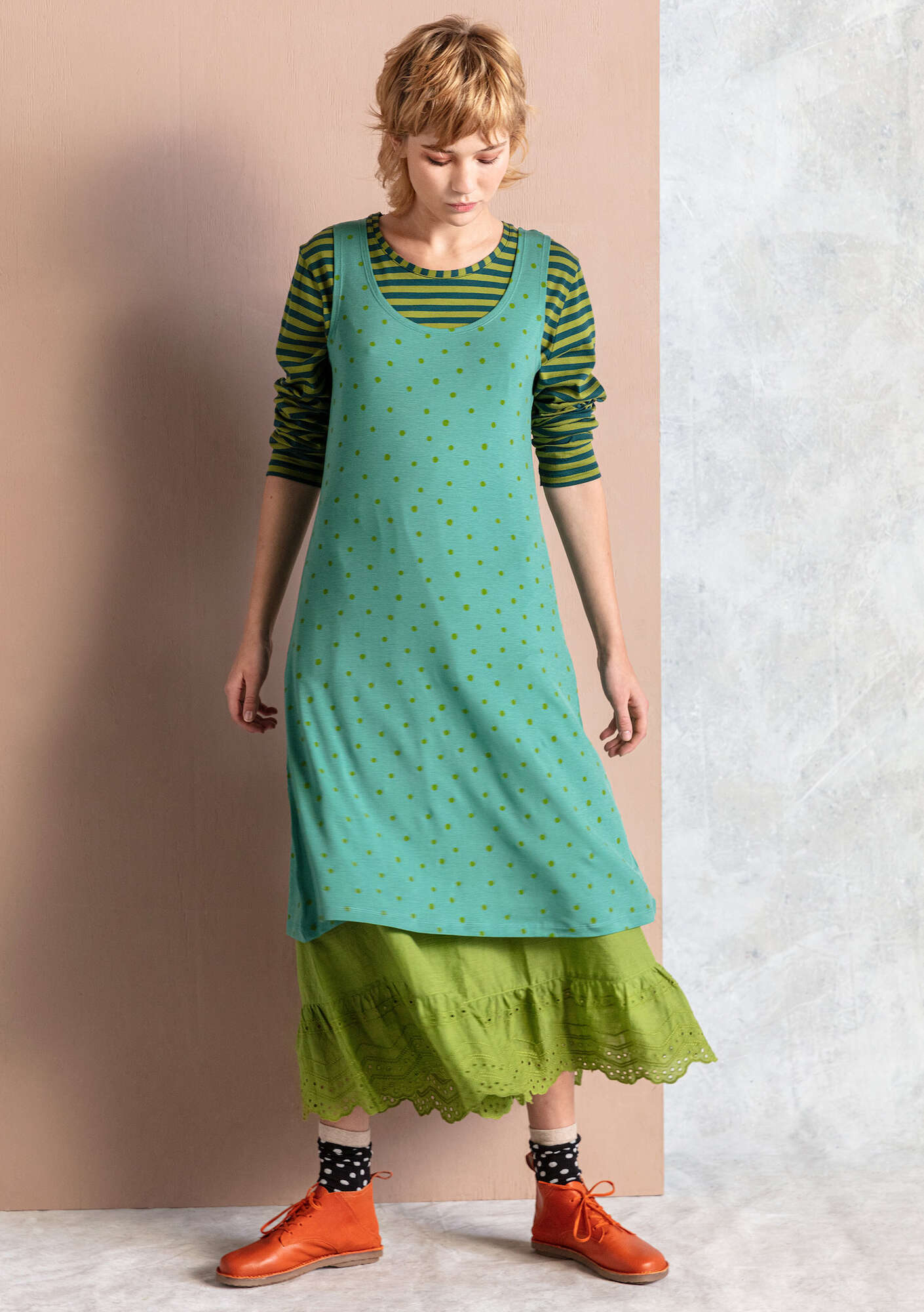 “Pytte” jersey dress in lyocell/spandex artemisia/guava thumbnail