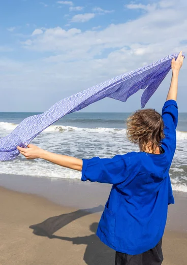 Schal „Bow“ aus Bio-Baumwolle - tiefblau