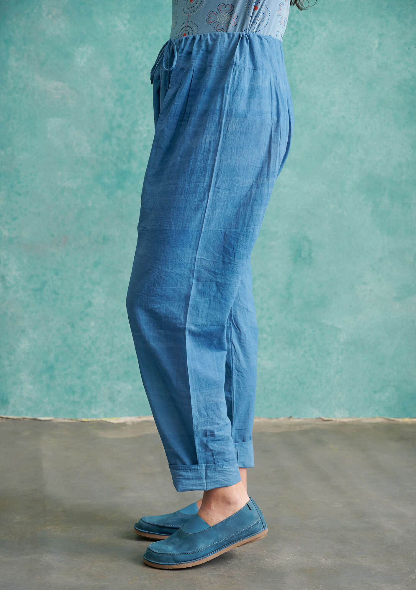 “Indra” woven pants in organic cotton indigofera thumbnail