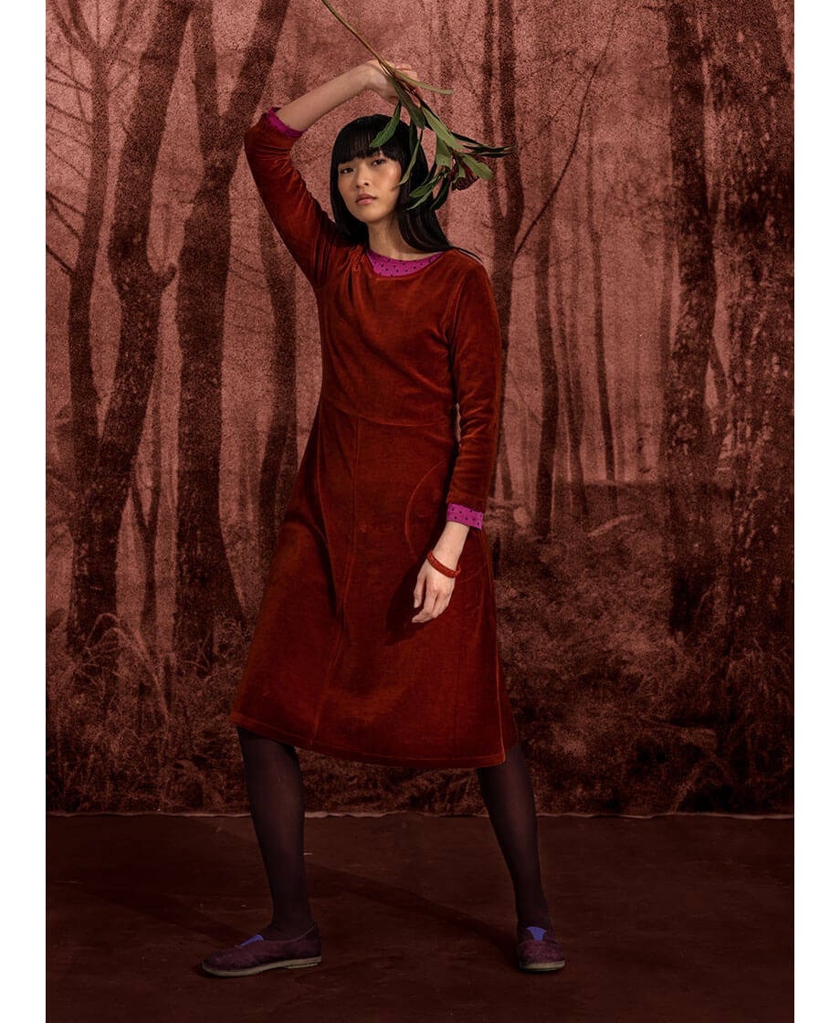 “Fauna” velour dress in organic cotton/recycled polyester »