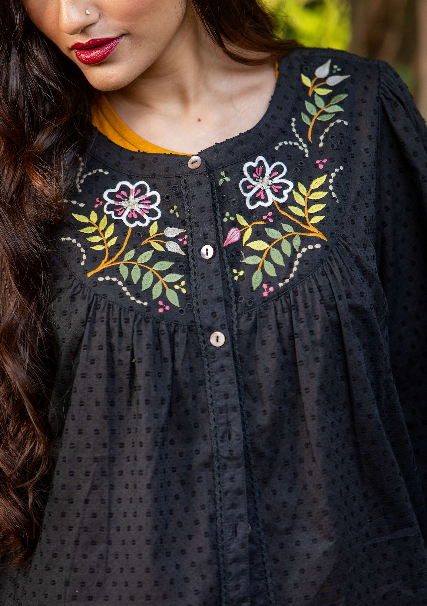  “Vera” blouse in organic cotton black thumbnail