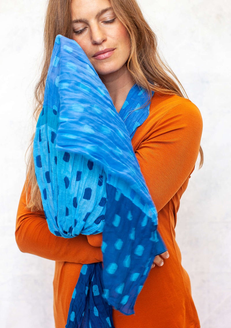 “Hilda” shawl in organic cotton blue lotus