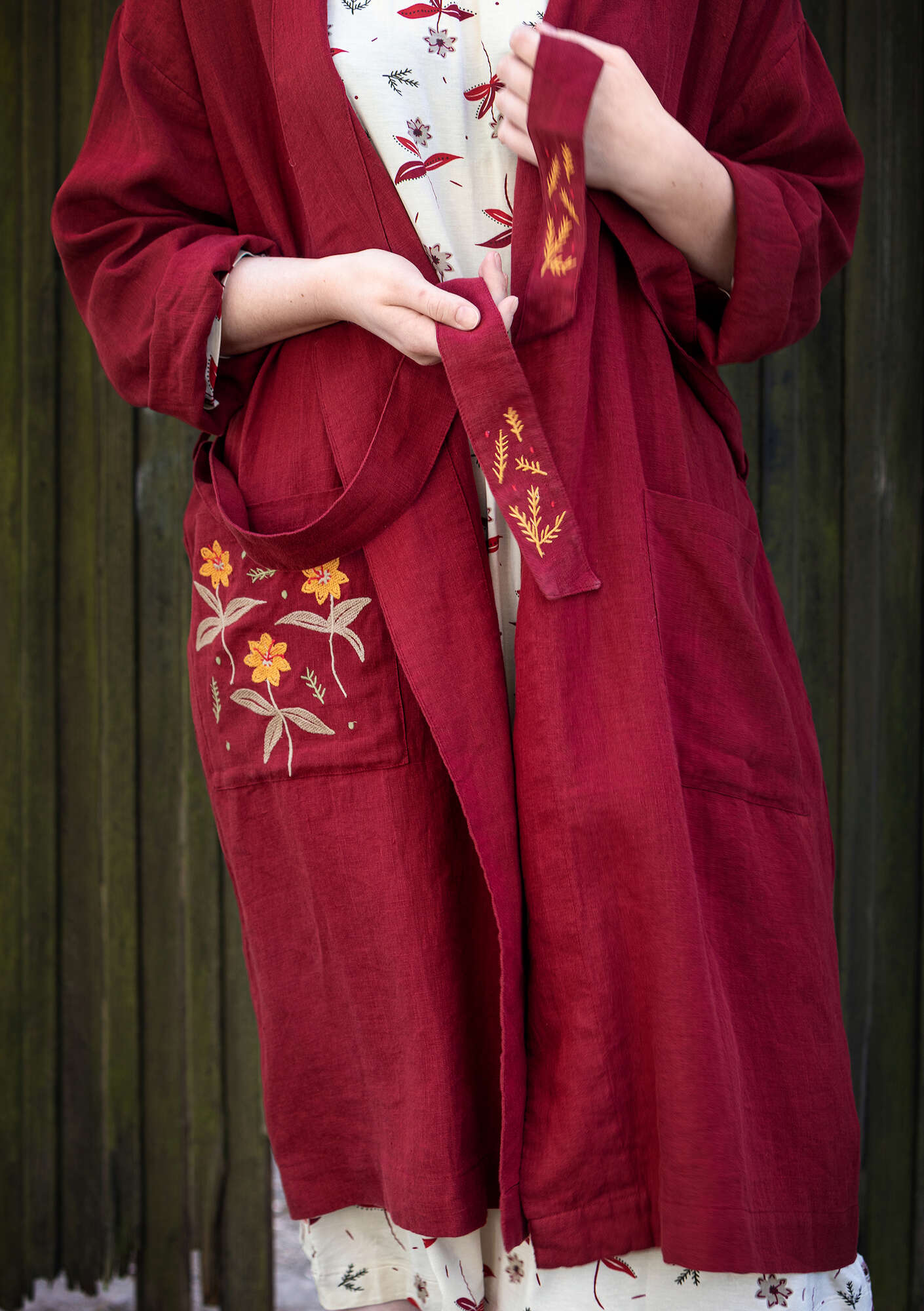 “Tuvstarr” woven linen kimono agate red