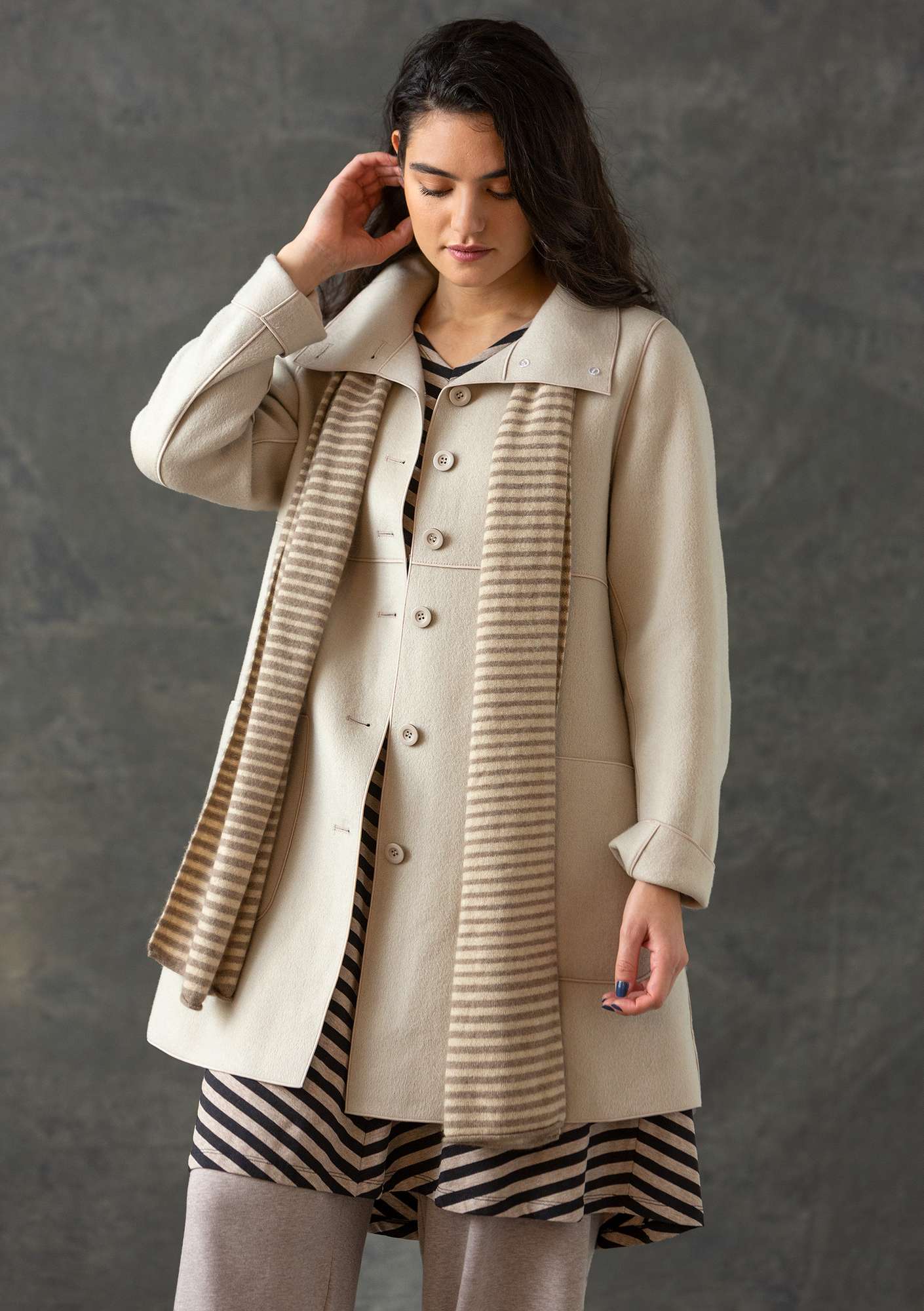 Manteau en laine naturel thumbnail