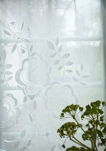 Gardine „Lisbeth“ aus Baumwollorgandy - halbgebleicht