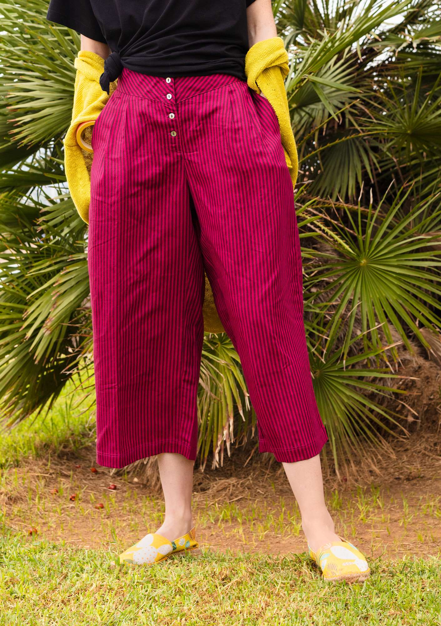 Pantalon finement rayé en lyocell/lin dark hibiscus
