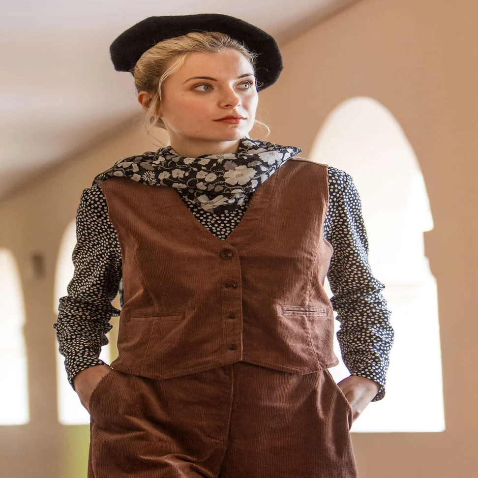 Fijn ribcorduroy vest van biologisch katoen/elastaan - kastanje