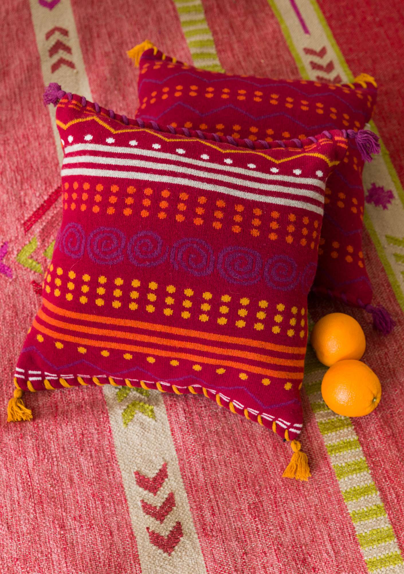 “Caramel” knit cushion cover in wool cranberry