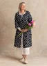 Robe tissée ”Tindra” en coton biologique (noir/motif XXL)