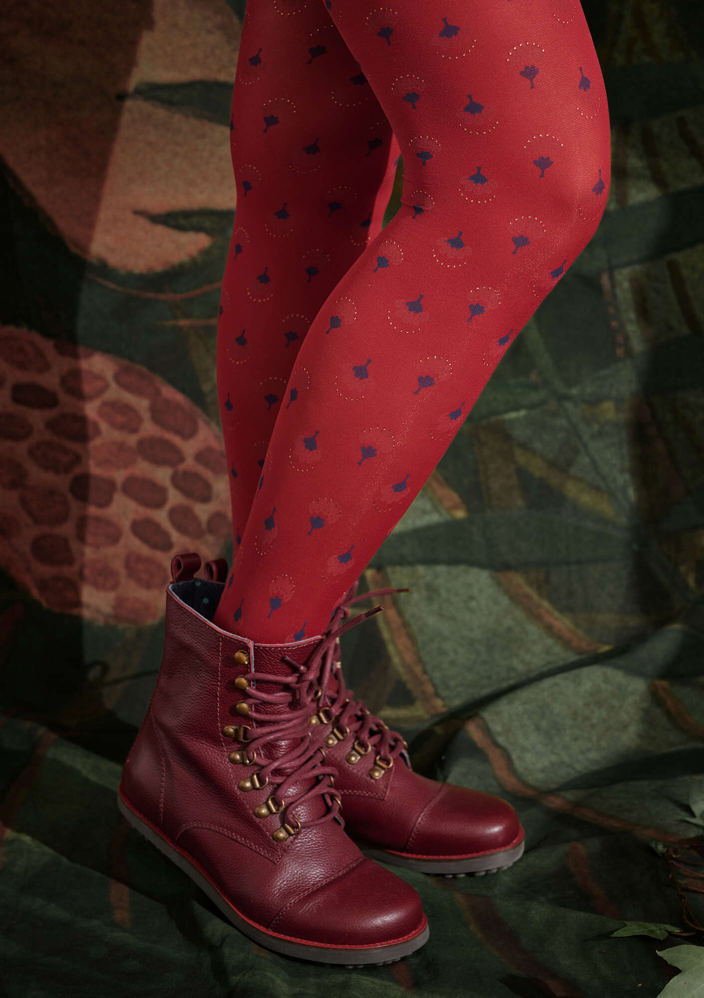 “Sigrid” tights in recycled nylon agate red