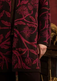 Geblümte Langstrickjacke „Lusern“ aus Bio-Baumwolle, mit Handstickerei - cerise