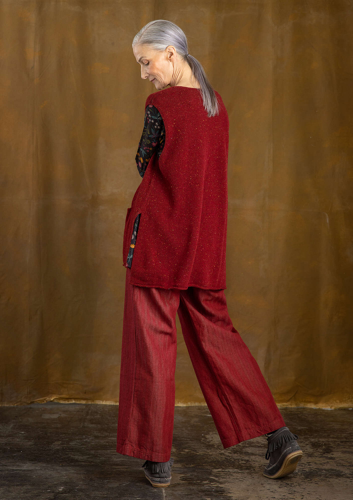 Knitted wool waistcoat agate red