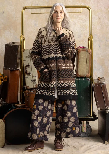 Gemusterte Strickjacke „Luleälven“ aus Lammwolle/Recycling-Wollgemisch - röstkaffee