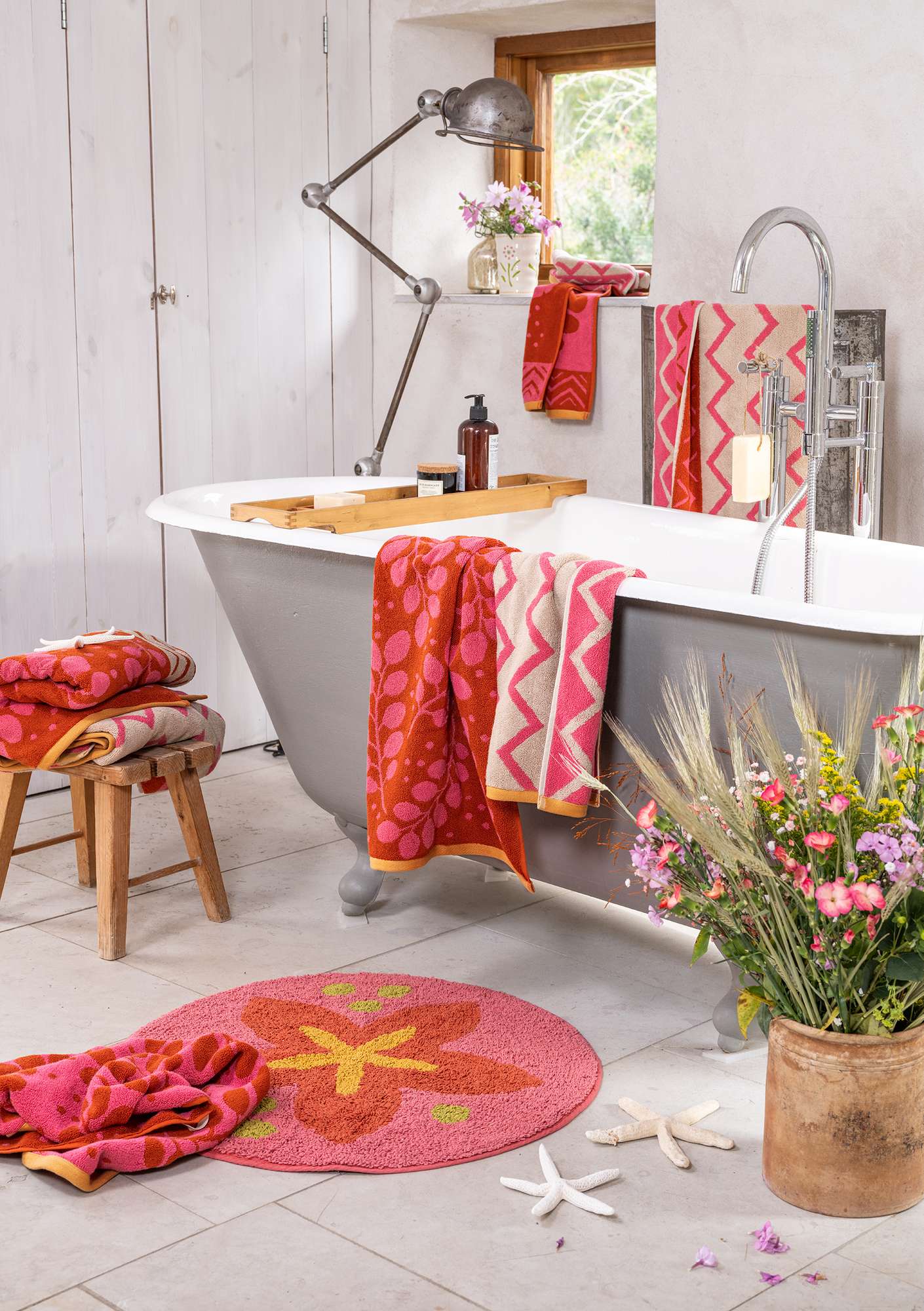 “Paradis” bathroom mat in organic cotton raspberry thumbnail