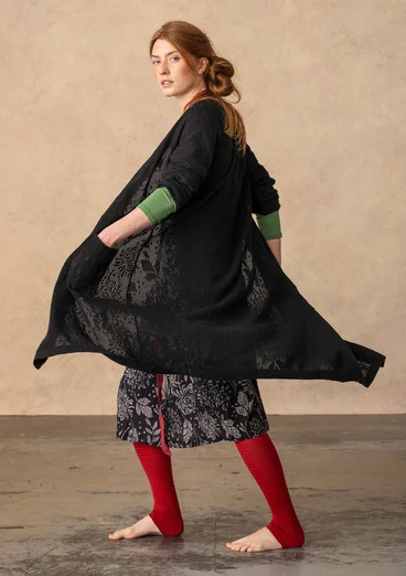 Lang pointellestrikket jakke «Niwa» i økologisk / resirkulert bomull - svart