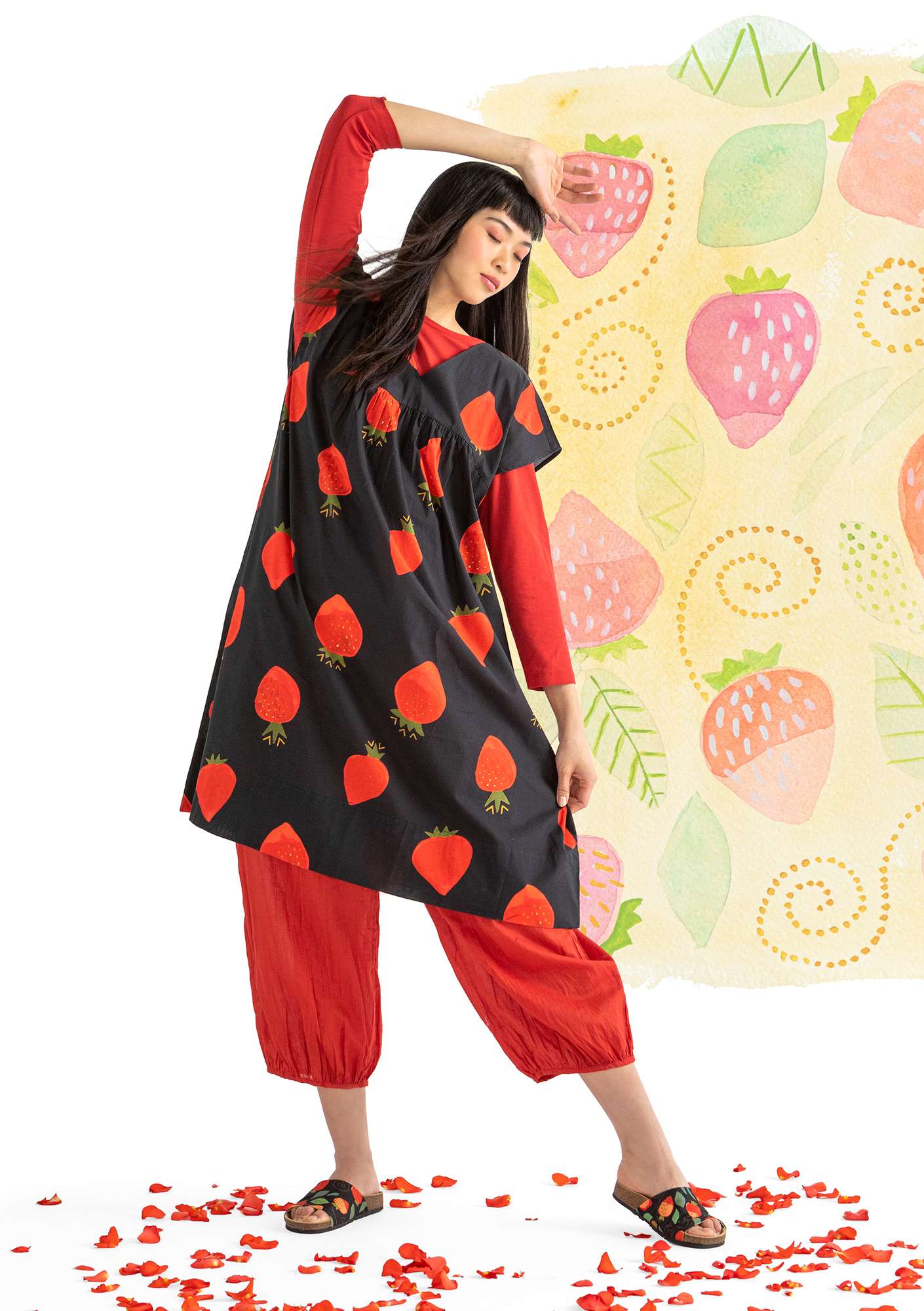 “Strawberry” woven organic cotton dress black thumbnail