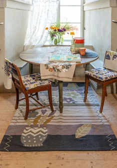 “Flower Bed” embroidered rug in organic cotton - ash grey