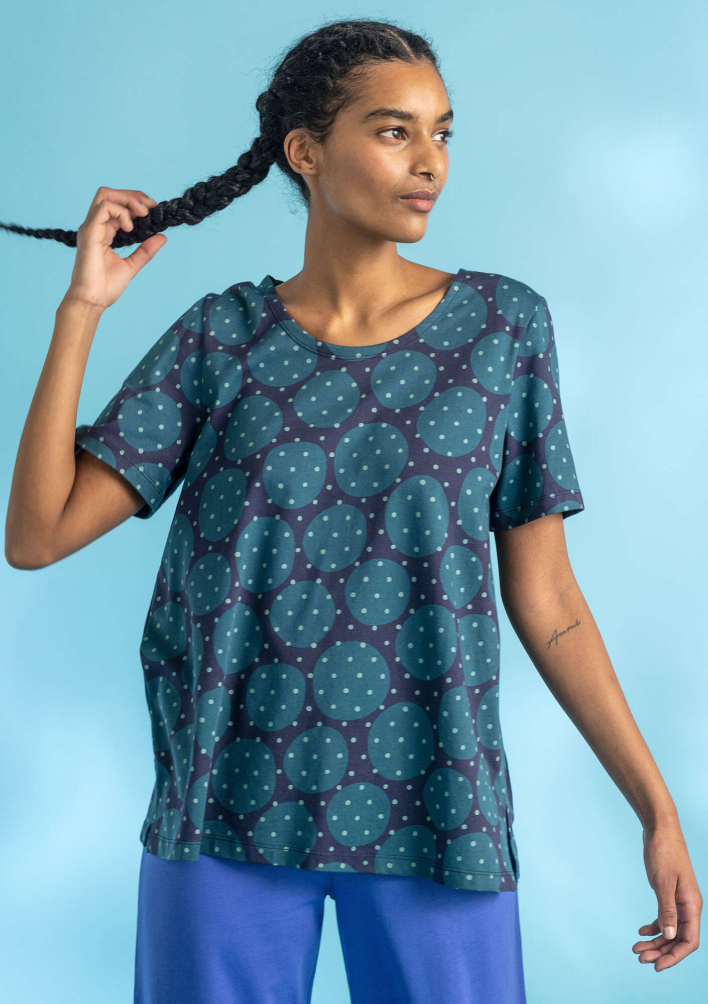 T-paita ”Oriana” ekopuuvillaa/modaalia tumma indigo/kuviollinen thumbnail