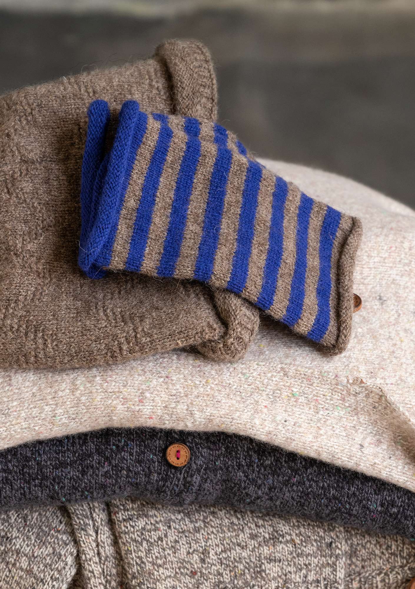 Wool fingerless gloves klein blue/light potato melange thumbnail