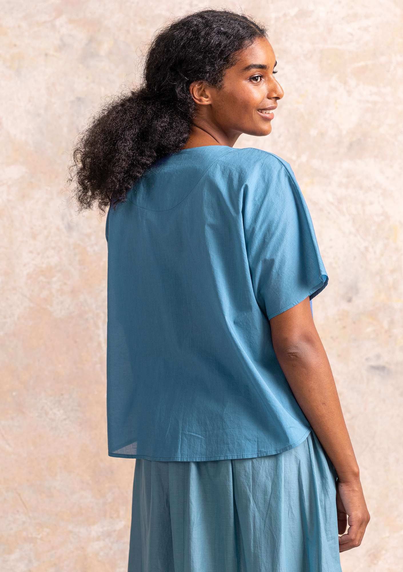 “Zoe” short-sleeve blouse in organic cotton flax blue thumbnail
