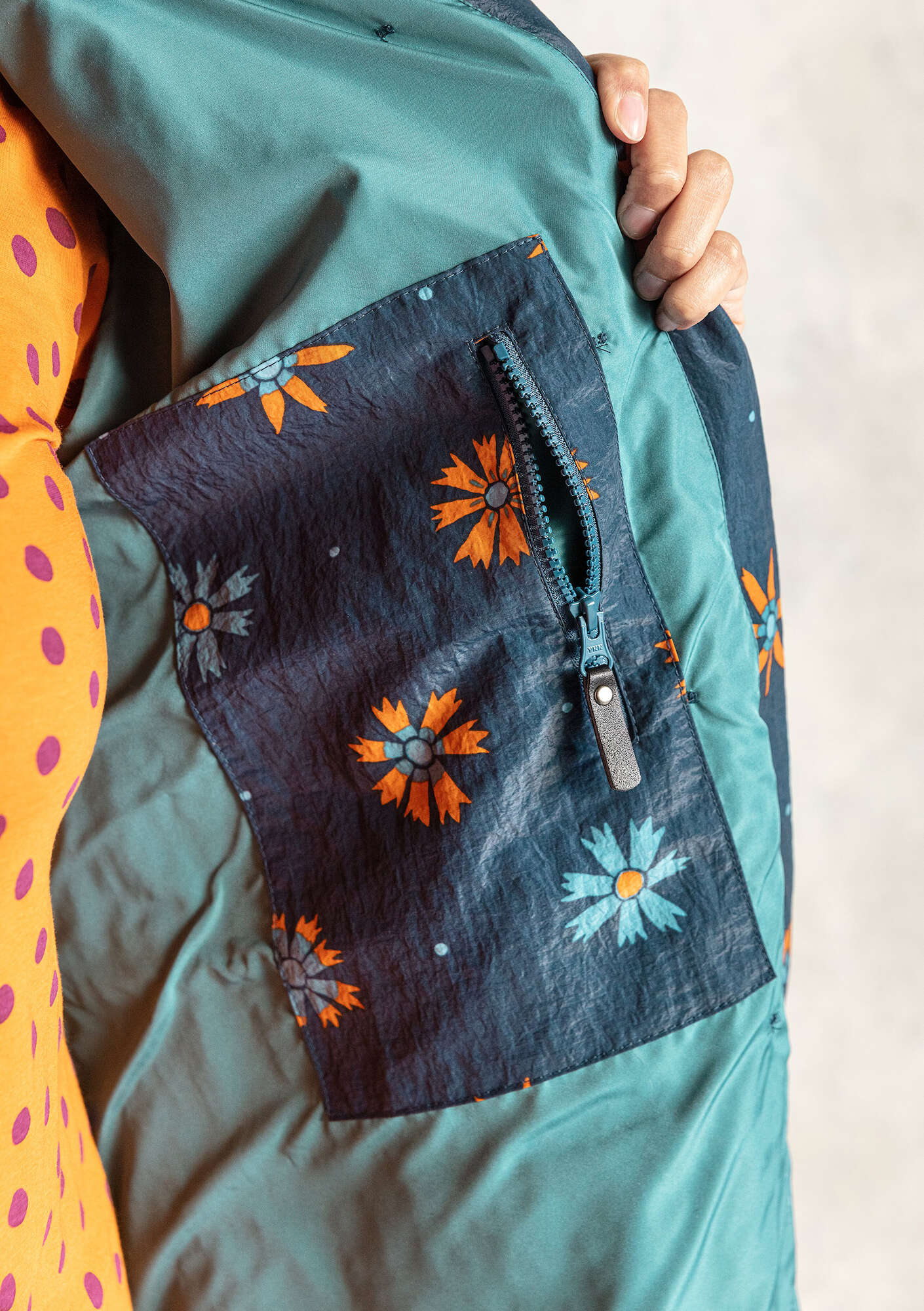 “Fiona” woven parka in recycled nylon indigo/patterned