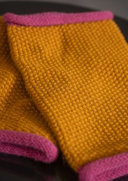 Fingerless gloves in wool/cotton mustard