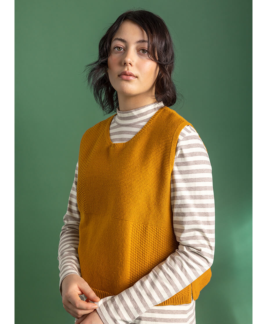 Knit vest in wool/organic cotton