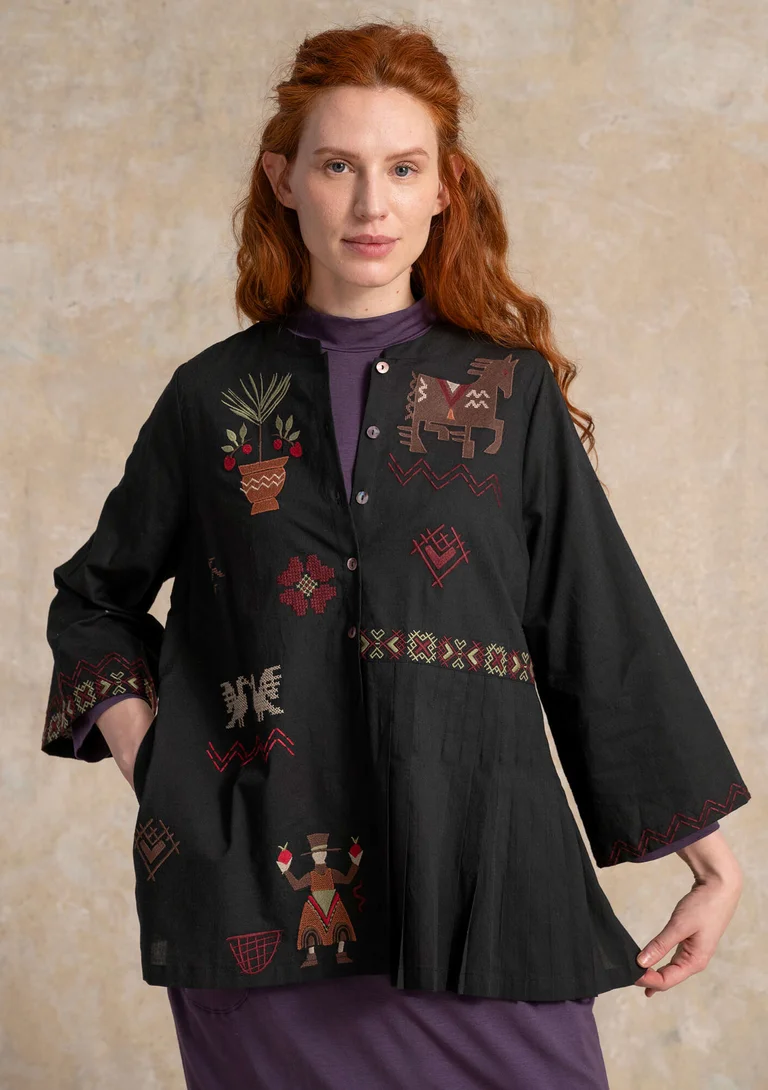 Blouse brodée "Skåne" en coton biologique - noir