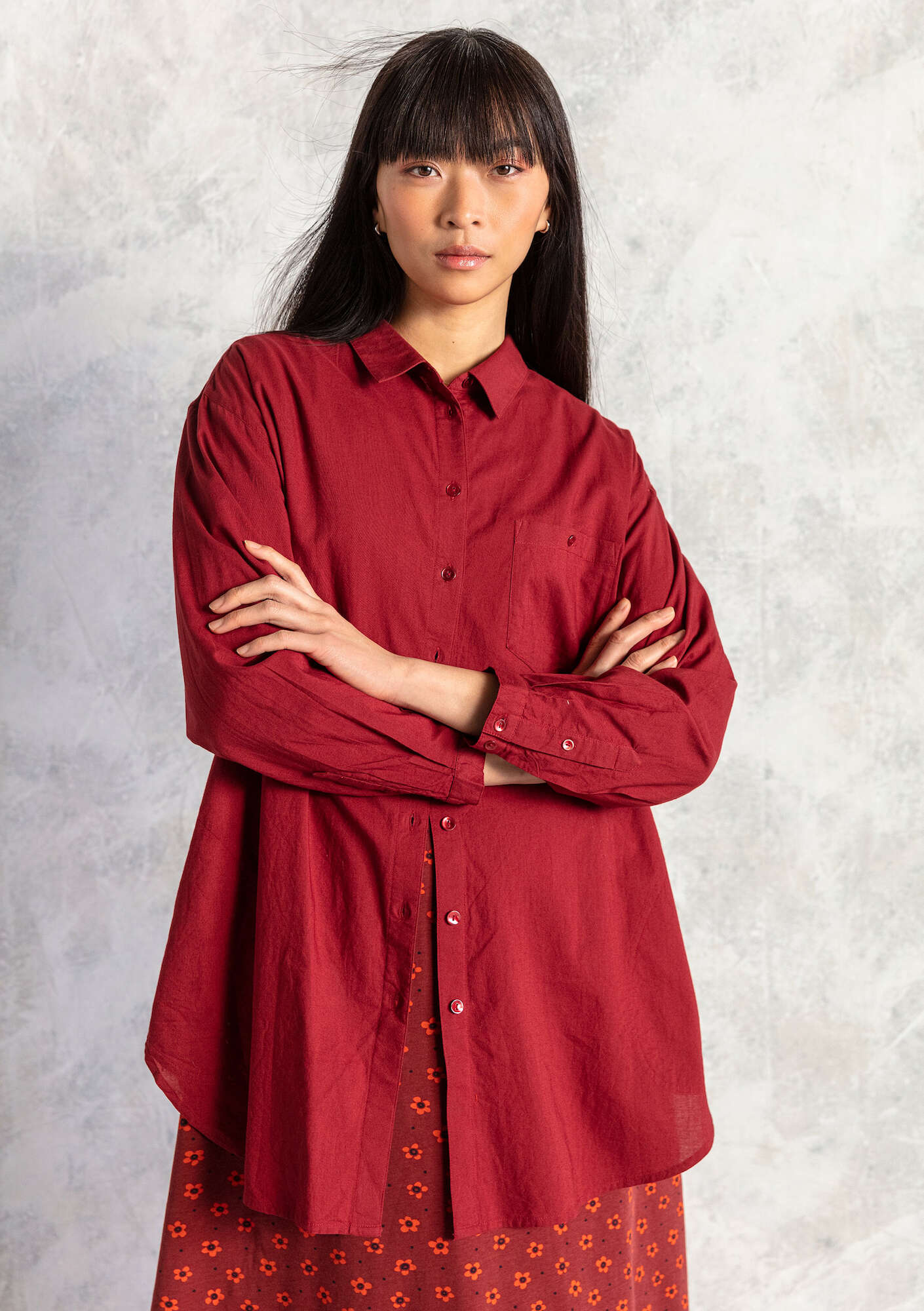 “Hi” woven shirt in organic cotton agate red thumbnail