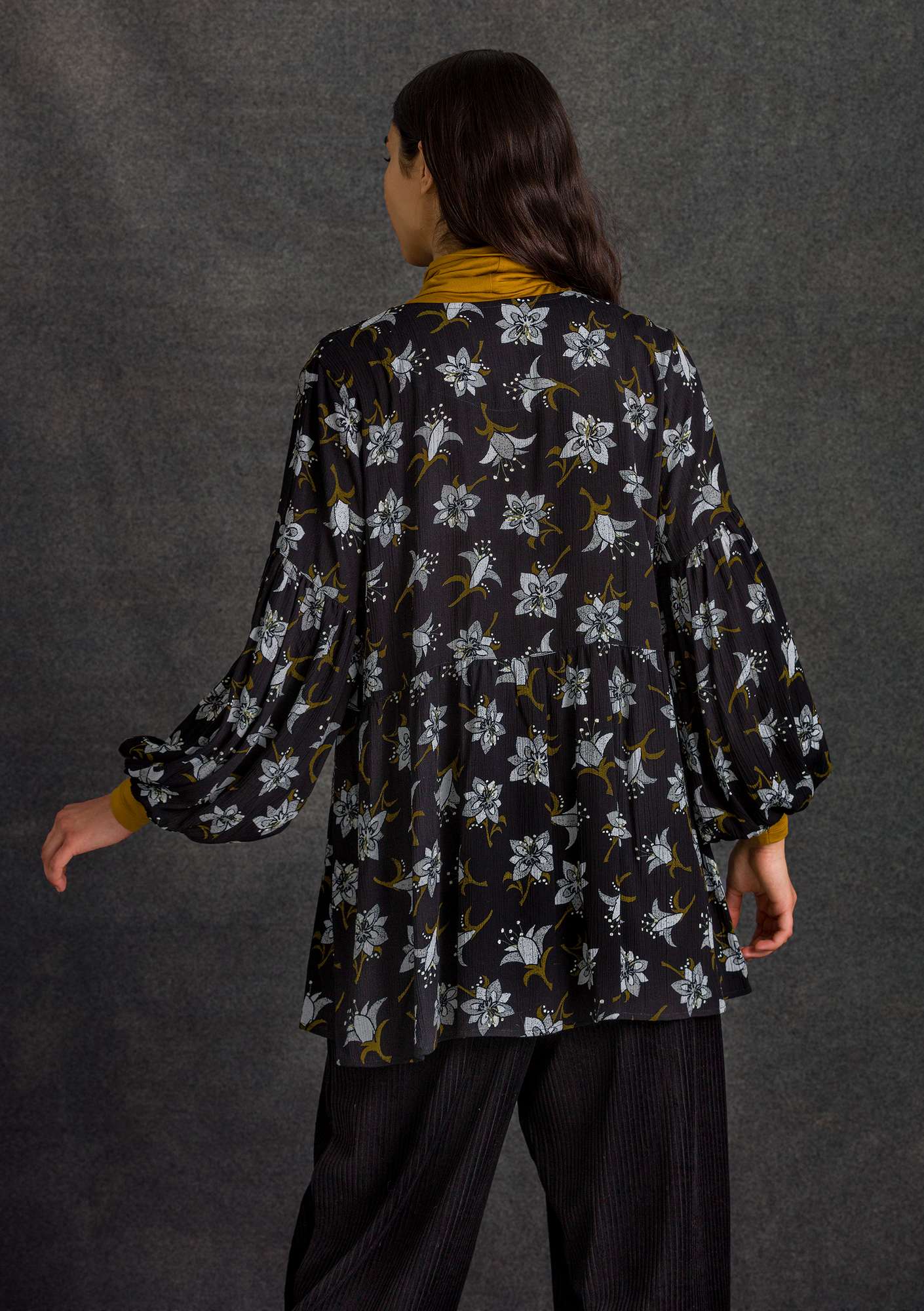 Amaryllis artist’s blouse black