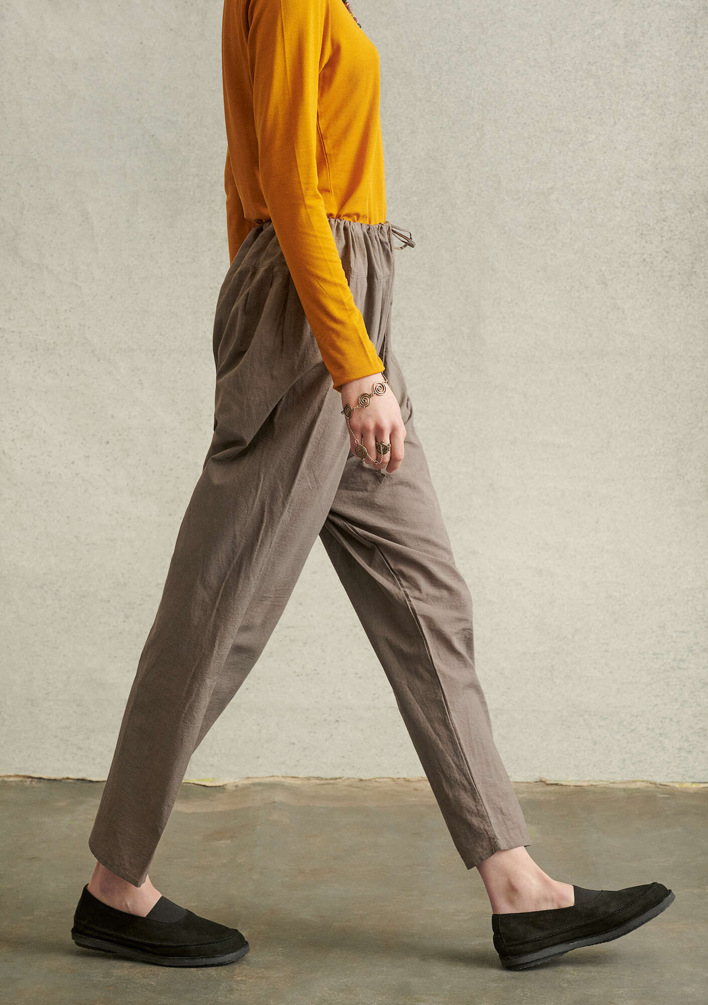 “Indra” woven pants in organic cotton gray thumbnail