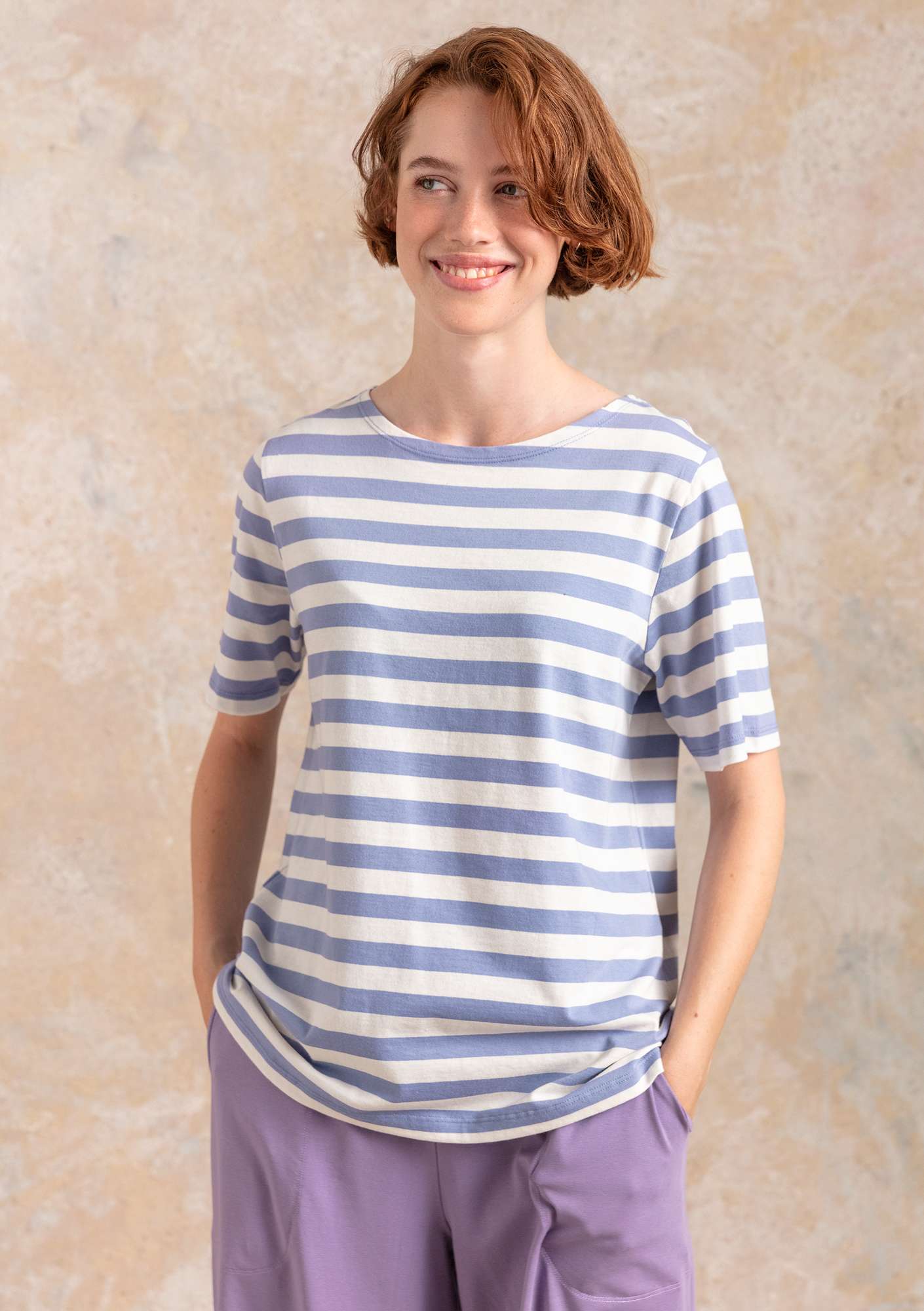 Stripete T-skjorte i økologisk bomull lavendel/ubleket thumbnail