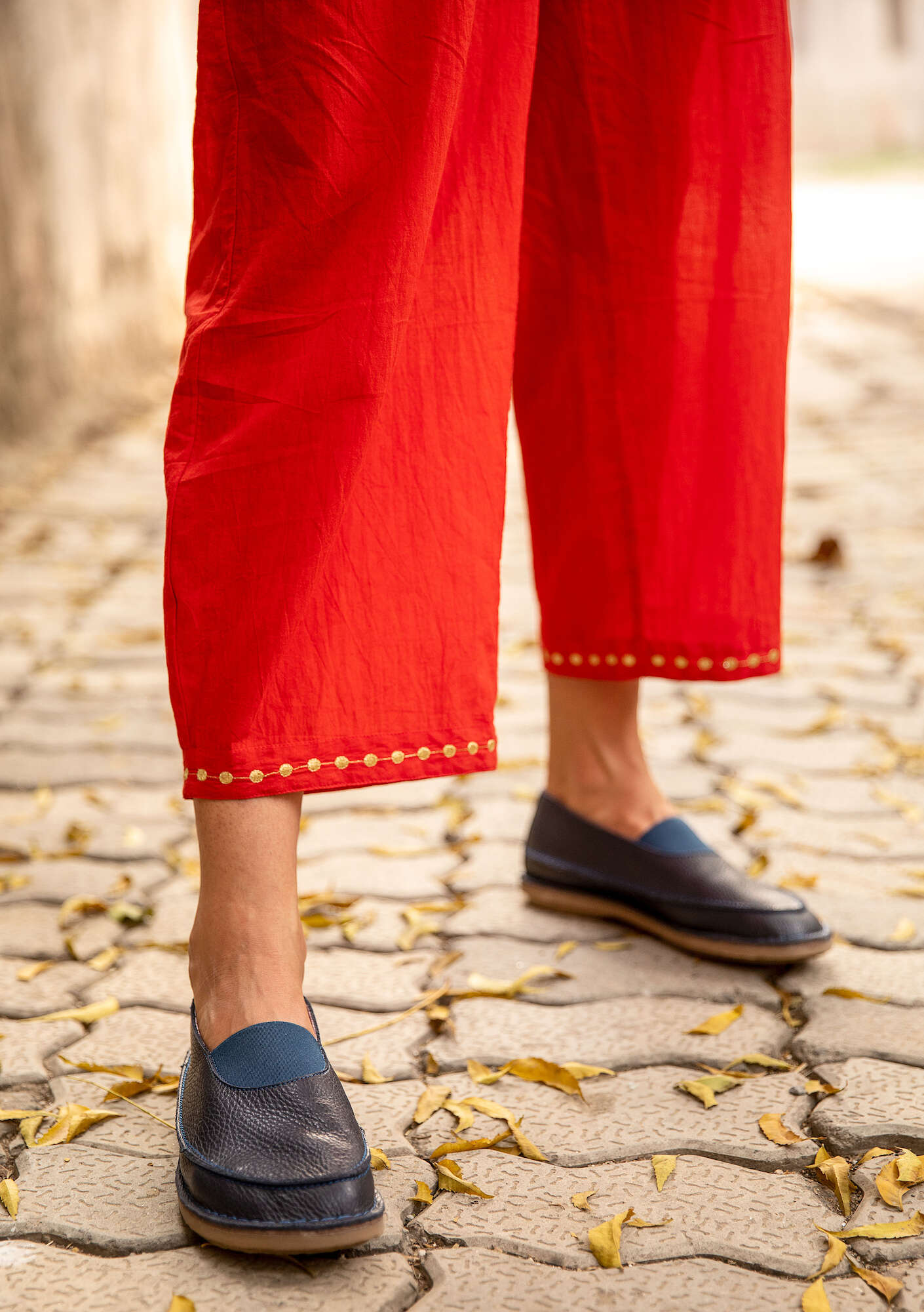 Pantalon  Elsa  en coton biologique tissé rouge perroquet