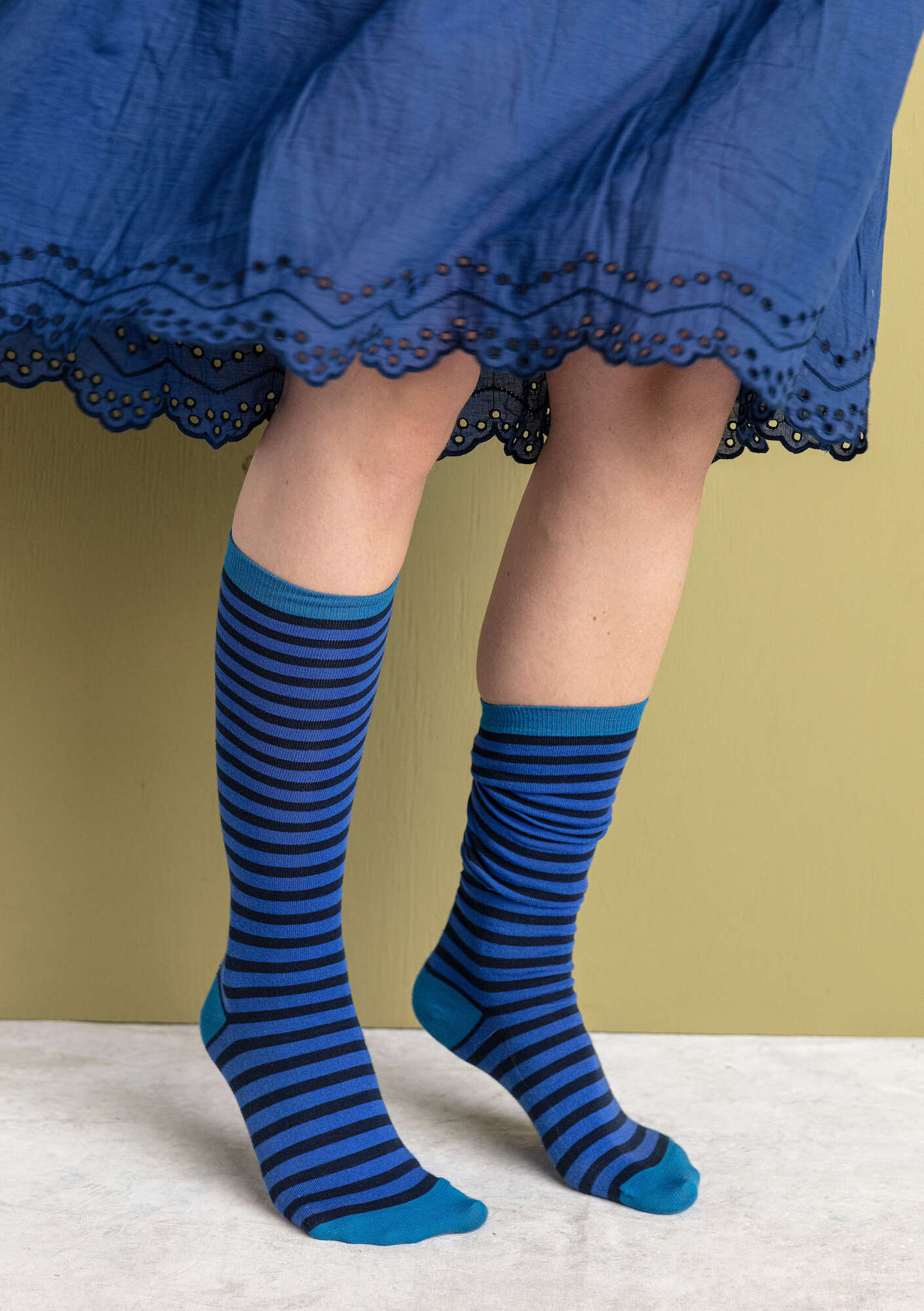 Striped organic cotton knee-highs sky blue thumbnail