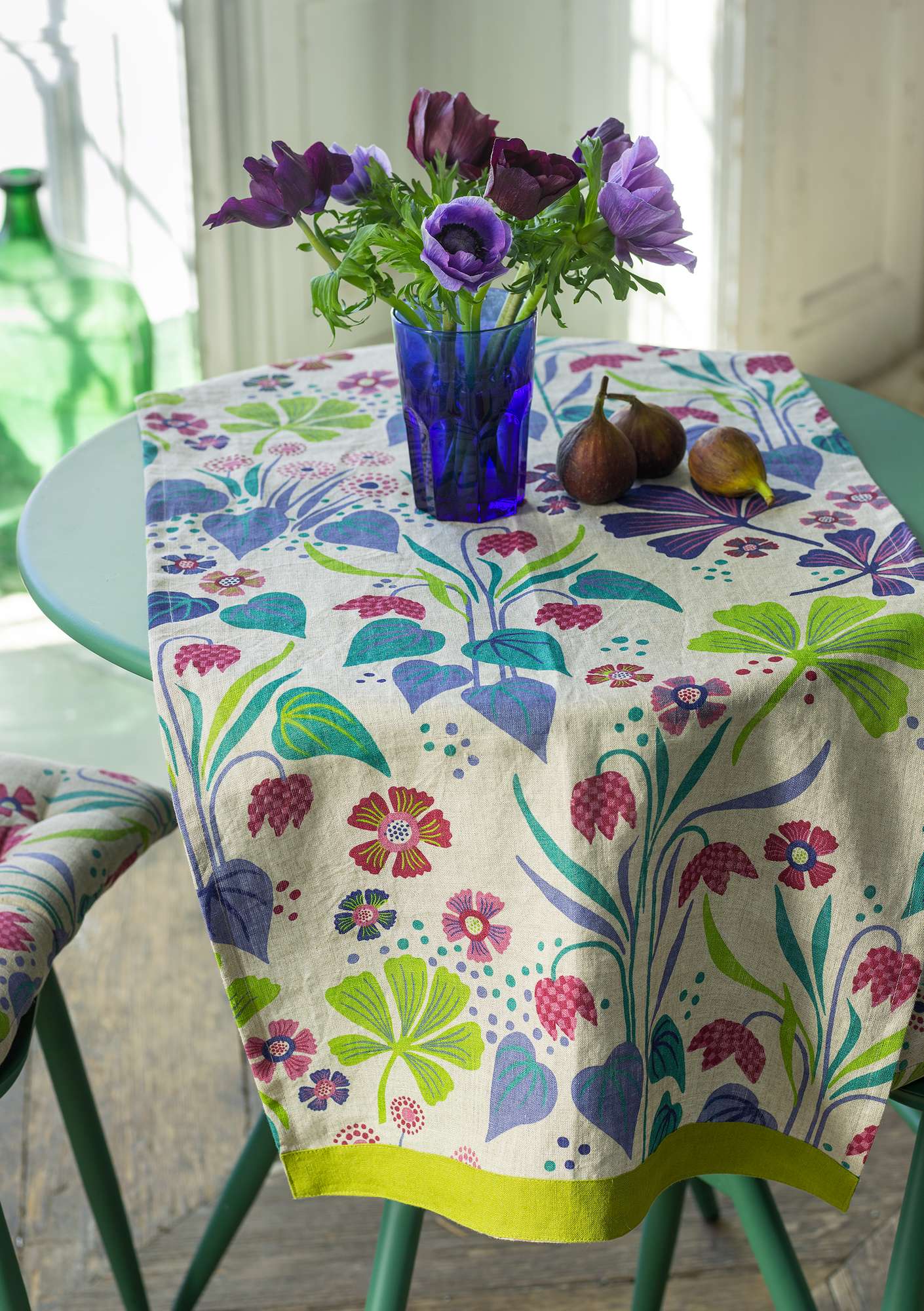 “Ängslilja” linen table runner lavender thumbnail