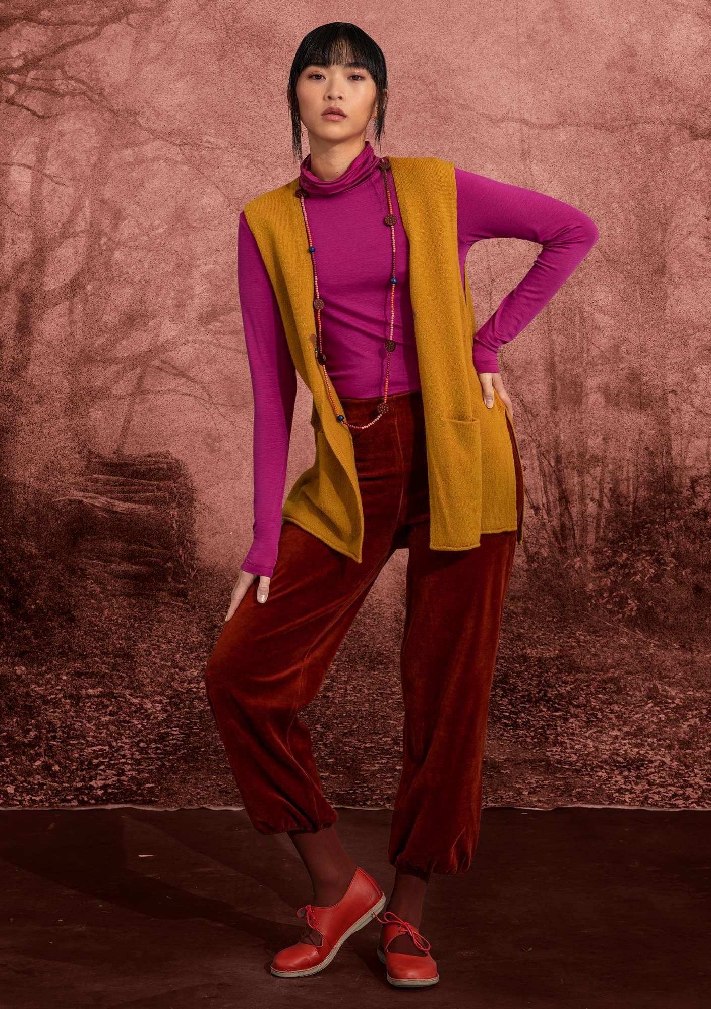 “Fauna” velour trousers in organic cotton/recycled polyester rust