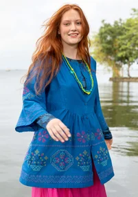 Tunika «Girlang» i økologisk bomull - klarblå