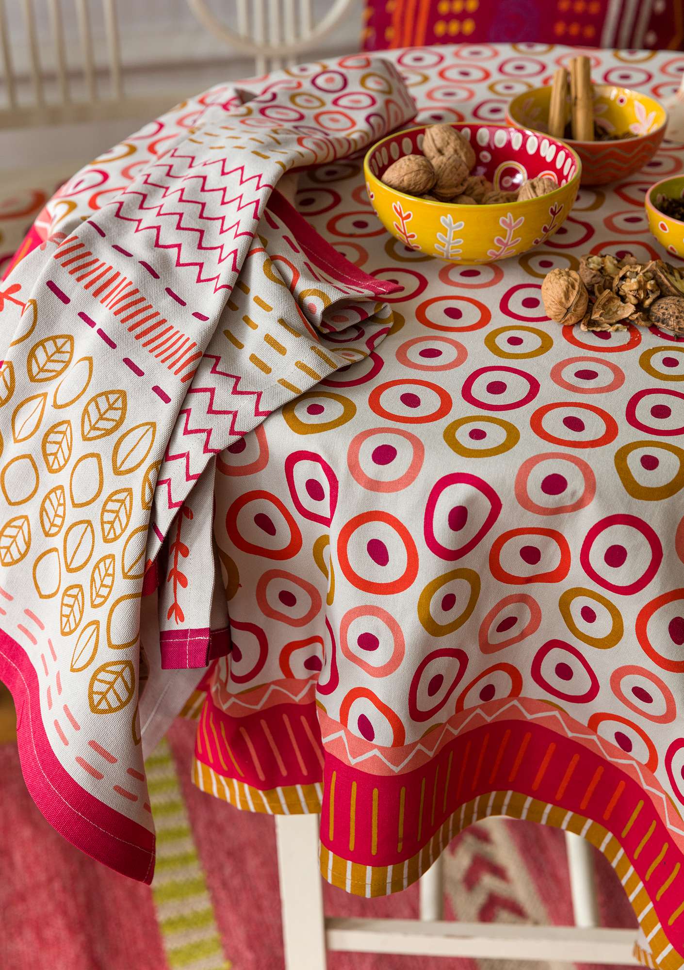 “Meringue” tablecloth in organic cotton cranberry