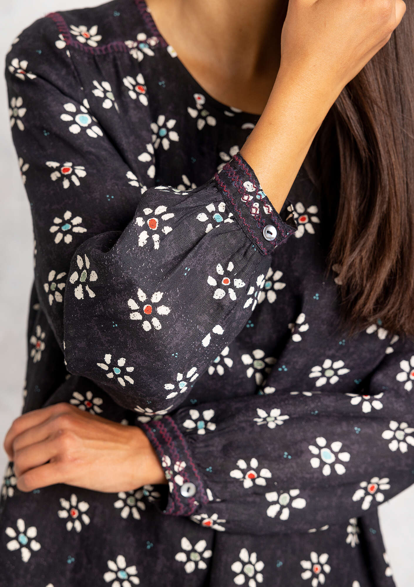“Ester” blouse in woven linen black/patterned thumbnail