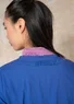 Besticktes Kleid „Fåle“ aus Bio-Baumwolle (brillantblau L)