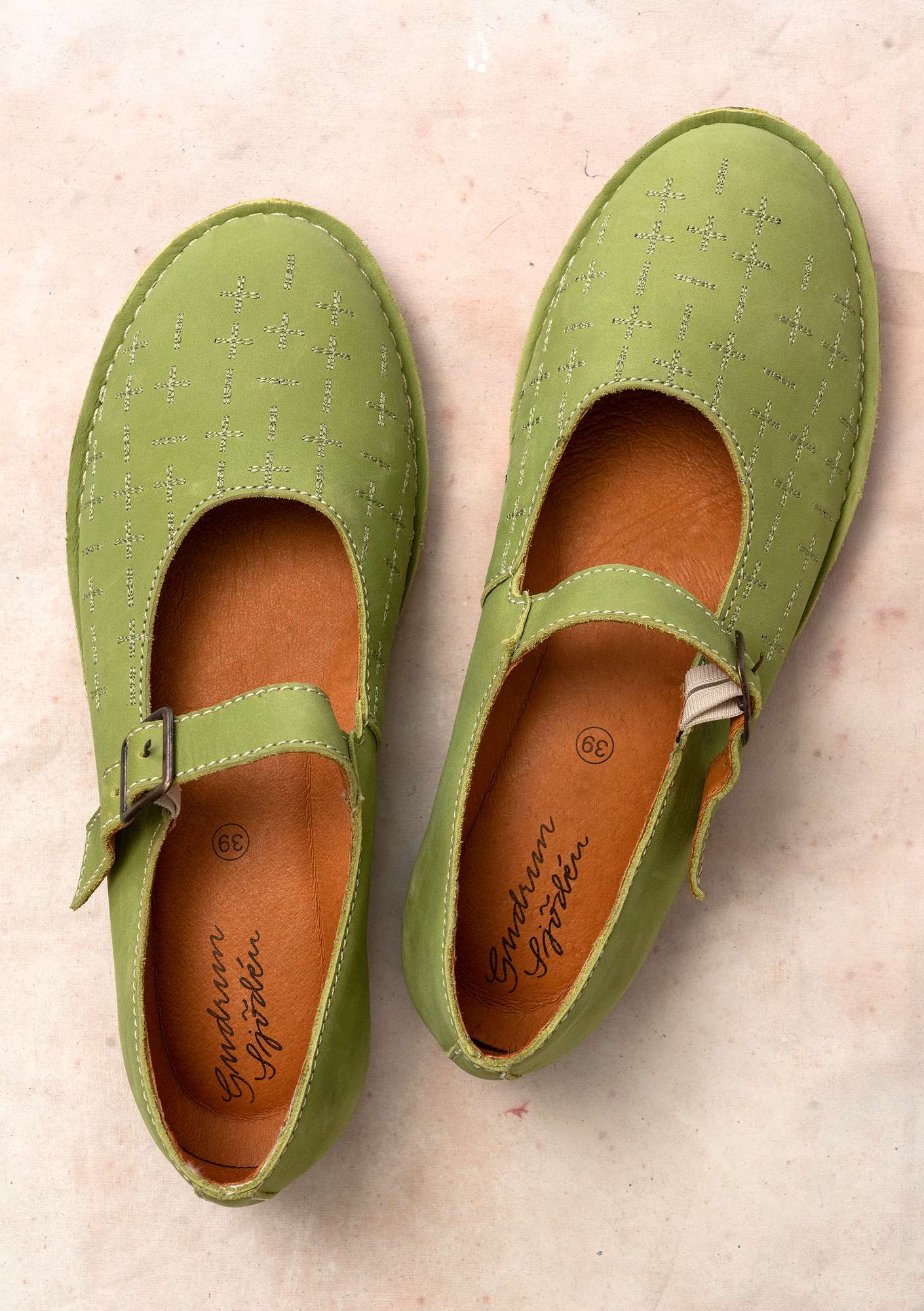 “Earth” nubuck strap shoes asparagus thumbnail
