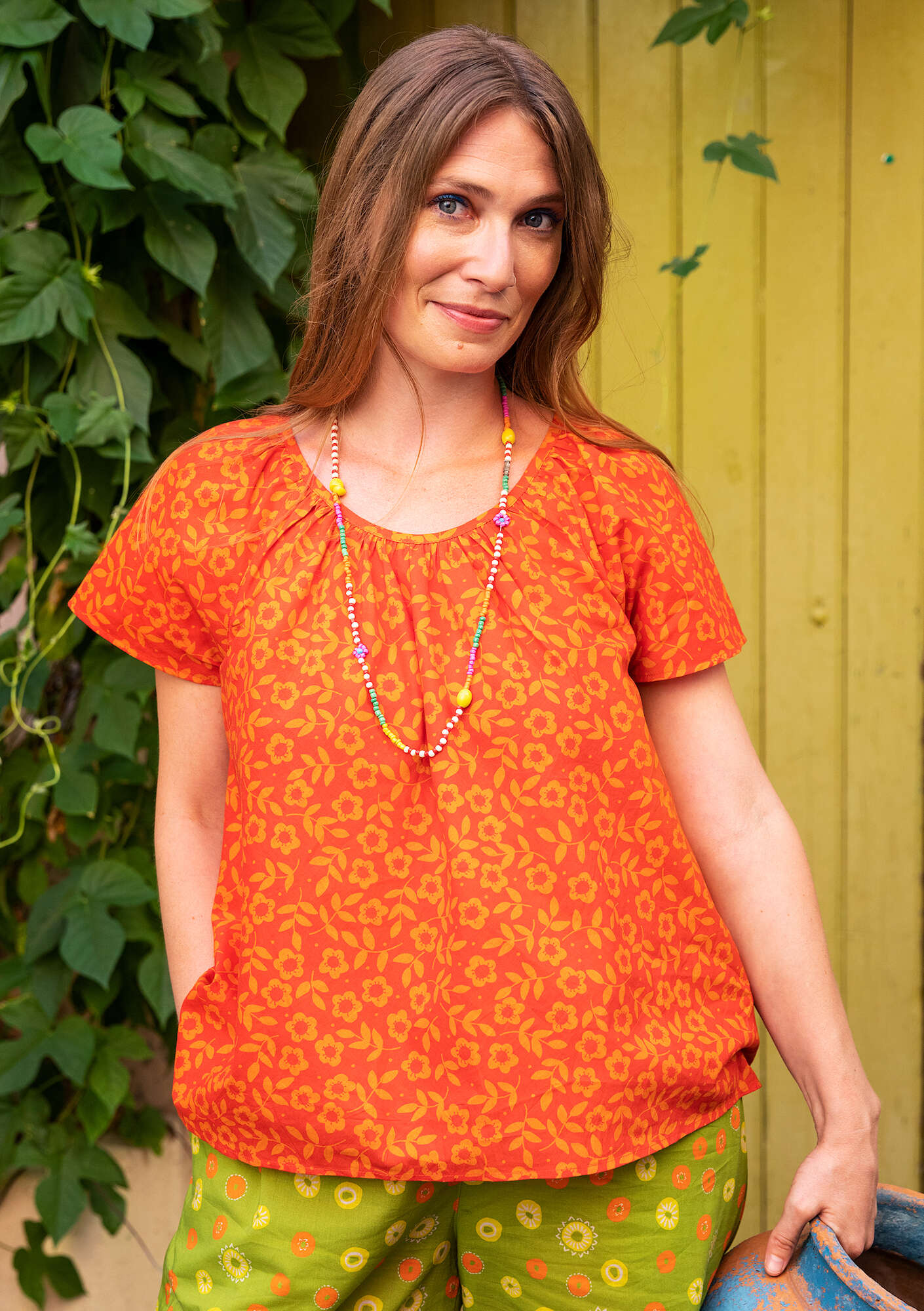 “Chiquitita” blouse in organic cotton bright red