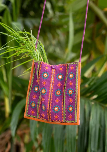Geborduurde tas "Sunita" van biologisch katoen - midzomerbloem