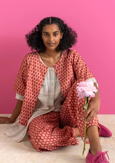 Geweven broek "Vendela" van biologisch katoen - kraprood/dessin