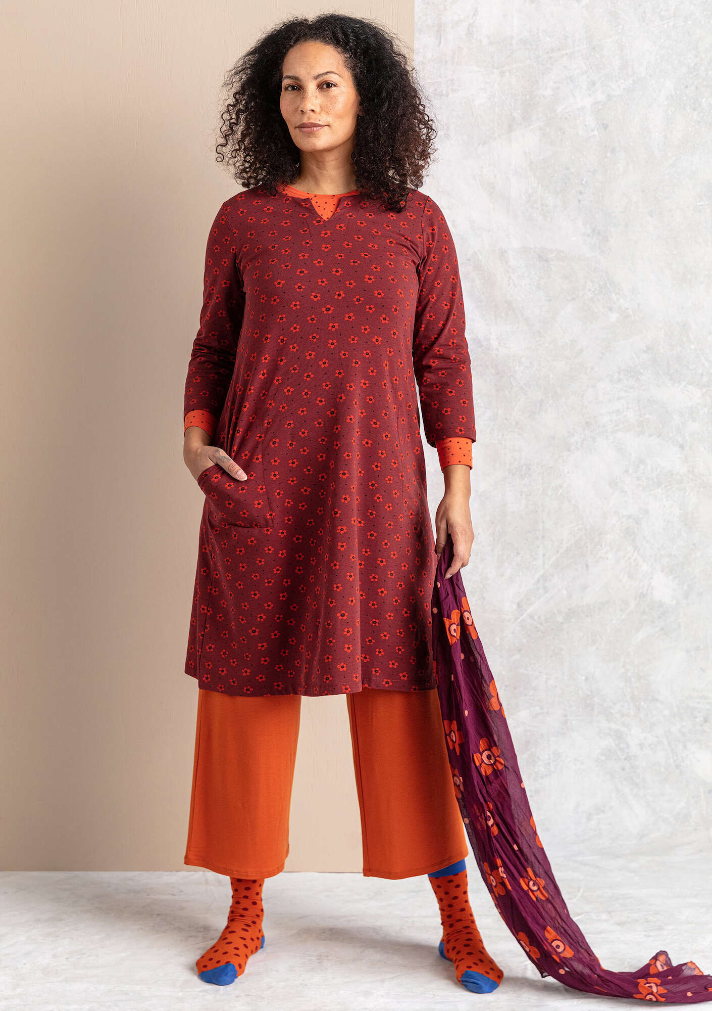 “Belle” organic cotton/elastane jersey dress agate red/patterned