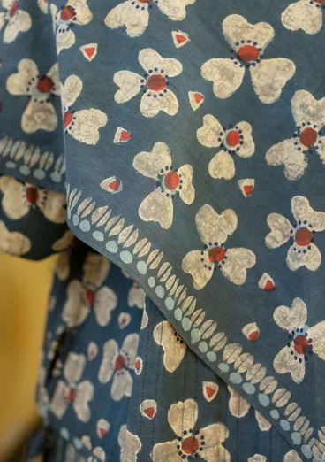 Blomstrete skjerf «Bloom» i økologisk bomull - mørk indigo