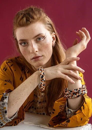 Armschmuck „Zuri“ aus Bio-Baumwolle/Recyclingholz - schwarz